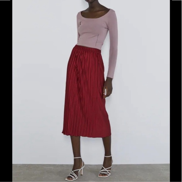 NWT ZARA Maroon Pleated Midi Skirt Sz S Casual Streetwear Preppy - Picture 1 of 6
